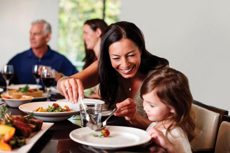 Đón Ngày của Mẹ tại Nhà hàng Saigon Café