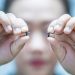 Loại tai nghe được sử dụng trong gian lận thi cử ở Singapore. Ảnh tư liệu: Reuters