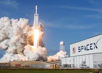 SpaceX thực hiện thành công vụ phóng vệ tinh thương mại đầu tiên