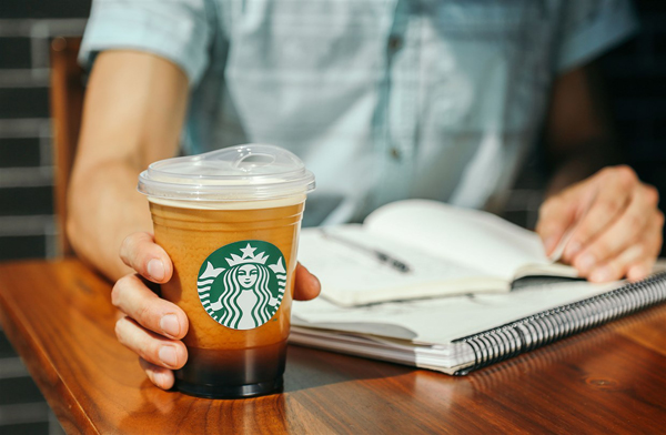 Starbucks sẽ dừng sử dụng ống hút nhựa vào năm 2020
