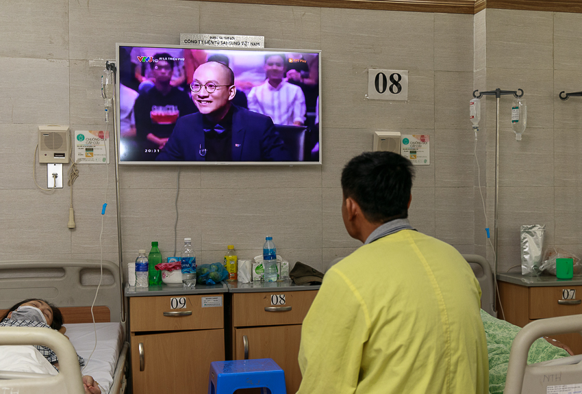 Samsung tặng 100 Smart TV cho bệnh nhân lão khoa nhân - 04