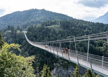 13 chiếc cầu đi bộ ngoạn mục nhất thế giới 6