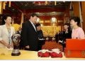 Chủ Tịch Tập Cận Bình tặng quà cho Tổng Thống Hàn Quốc