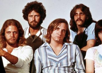 The Eagles với Don Felder, Joe Walsh, Don Henley, Randy Meisner và Glenn Frey