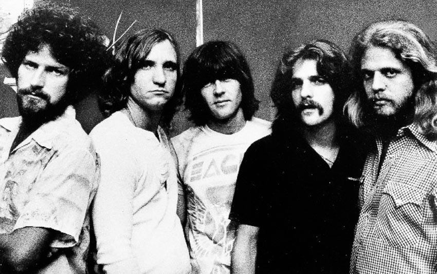 The Eagles 1977, trái sang: DonHenley, Joe Walsh, Randy Meisner, Glenn Frey và Don Felder