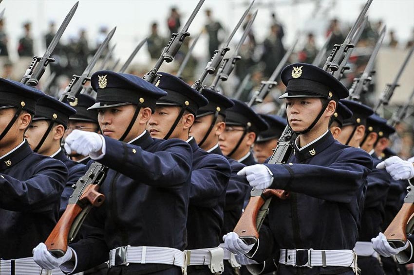 Lực lượng Phòng vệ (JSDF) trong một cuộc diễu binh