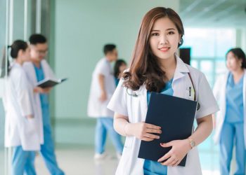 đào tạo những người thầy thuốc vừa kỹ thuật vừa nhân văn 2