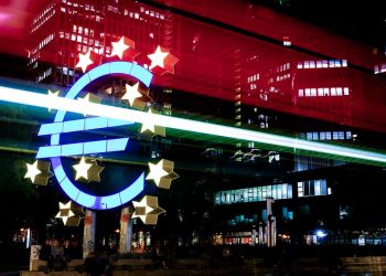 EU hạ dự báo tăng trưởng kinh tế của khối