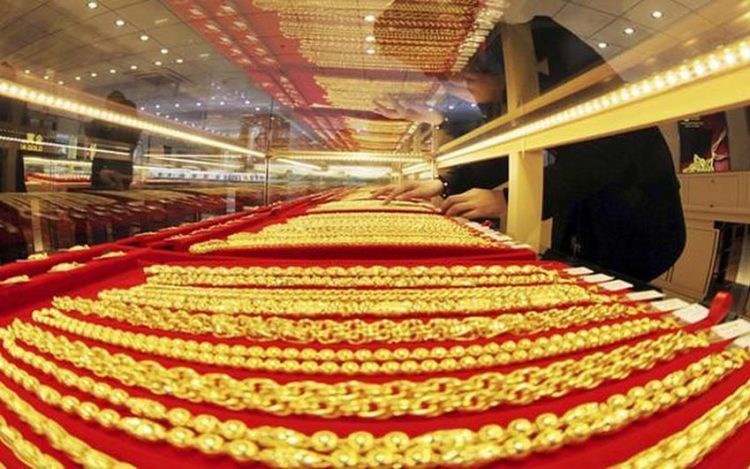 Giá vàng thế giới chạm mức thấp nhất trong hơn bốn tháng