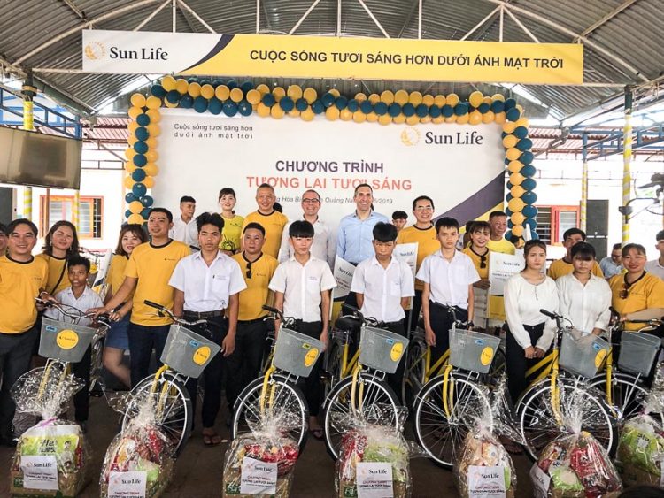 Sun Life Việt Nam trao tặng quà cho Làng Hòa Bình, Quảng Nam 1