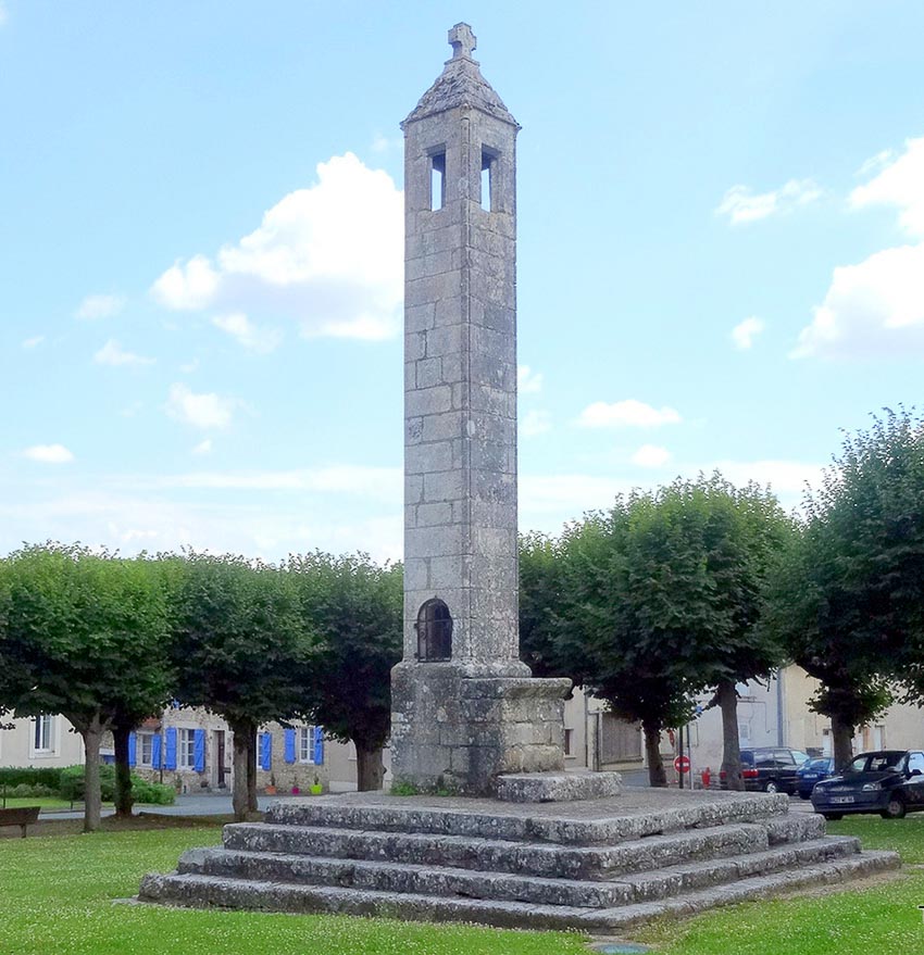 Độc đáo tháp đèn của người chết ở Pháp 1