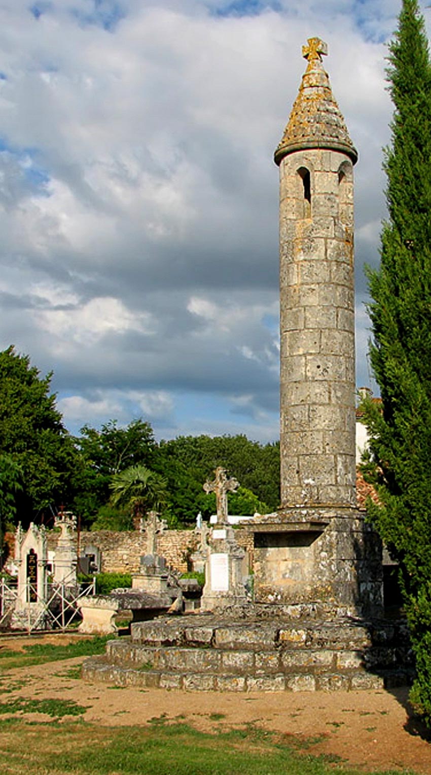 Độc đáo tháp đèn của người chết ở Pháp 3