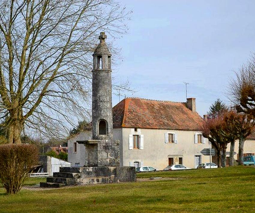 Độc đáo tháp đèn của người chết ở Pháp 13