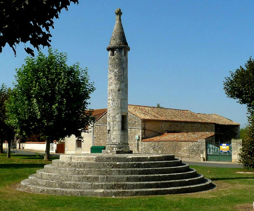 Độc đáo tháp đèn của người chết ở Pháp 16