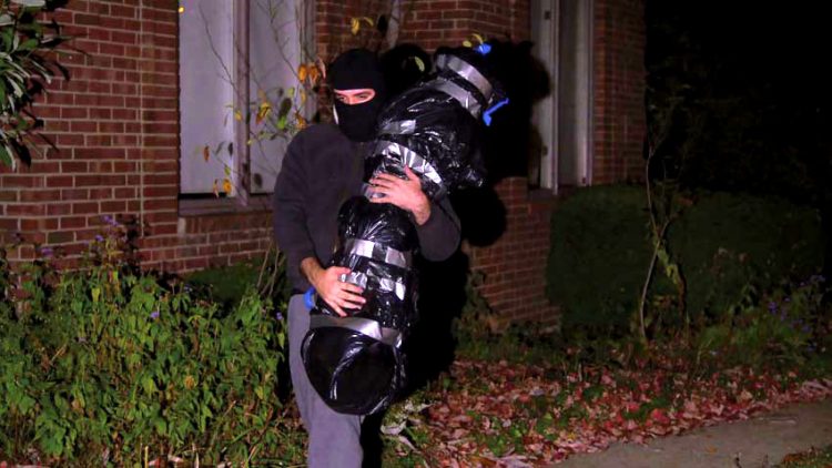 Bóc mẽ tuyệt chiêu thủ tiêu xác chết trong phim kinh dị 1a