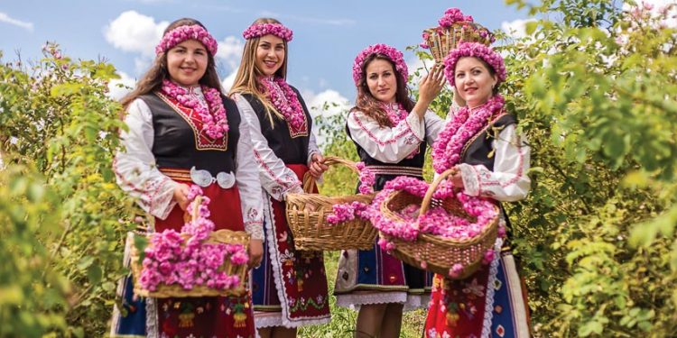 Hành trình khám phá bán đảo Balkan, tham dự lễ hội hoa hồng Bulgaria