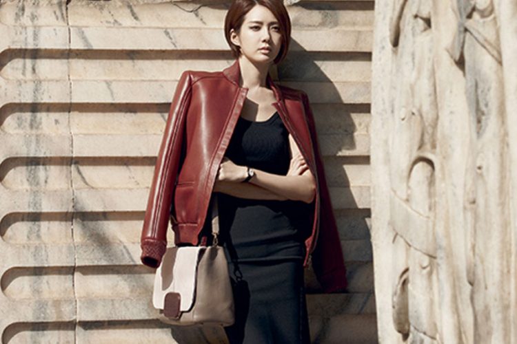 Quý cô thời thượng với sắc đỏ