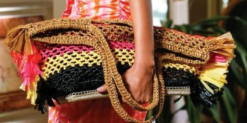 Xu hướng thời trang thân thiện với môi trường với túi cói