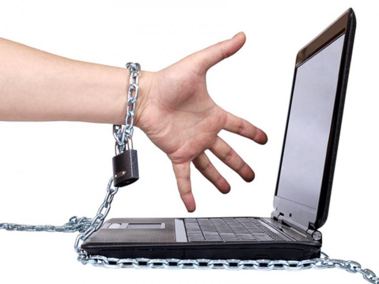 Bằng vài bước dẫn dụ cơ bản, các trang web có thể kiểm soát người dùng