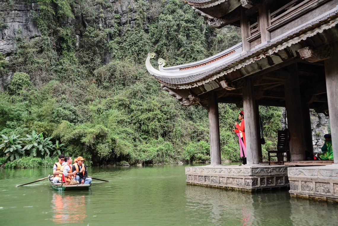 Thăm làng Việt cổ khi đến Tràng An 9