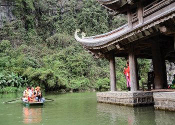 Thăm làng Việt cổ khi đến Tràng An 9