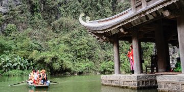 Thăm làng Việt cổ khi đến Tràng An 9