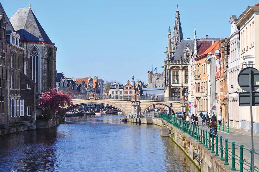 Các dòng kênh ở Ghent đều rộng lớn