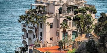 Trở về mái nhà xưa