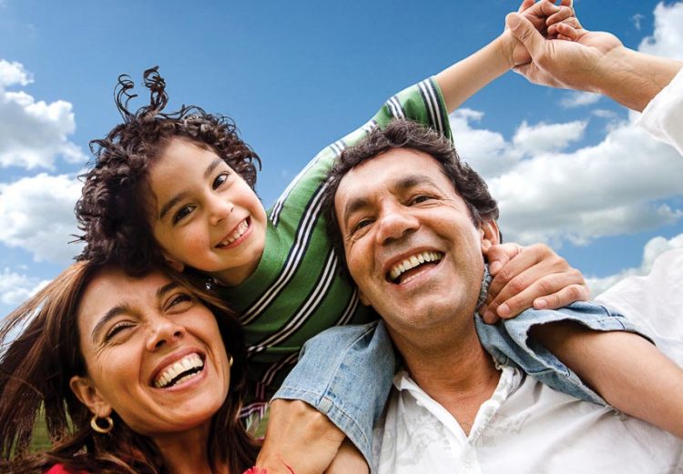 Giúp trẻ nhận biết niềm tự hào từ cha mẹ bằng những lời khen cho trẻ