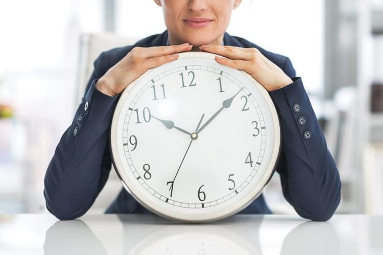 Thời điểm tốt nhất trong ngày để yêu cầu tăng lương và chốt hợp đồng