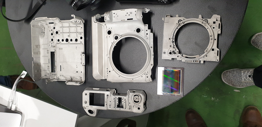 Fujifilm vừa ra mắt chiếc máy Medium Format không gương lật GFX 100 - 3