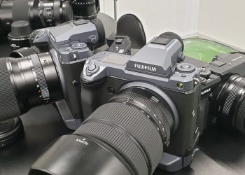 Fujifilm vừa ra mắt chiếc máy Medium Format không gương lật GFX 100 - 6