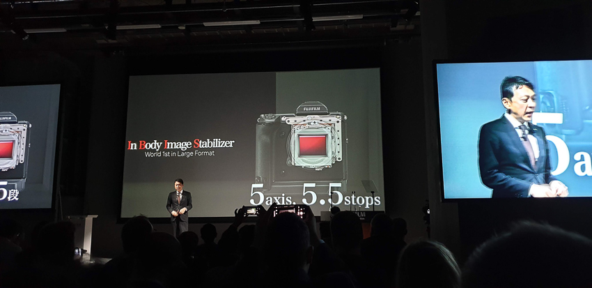 Fujifilm vừa ra mắt chiếc máy Medium Format không gương lật GFX 100 - 9