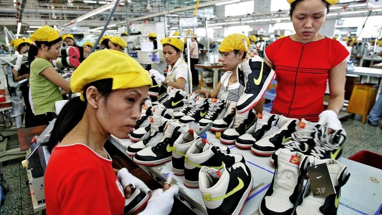 Nike và Adidas đang liên tục bỏ rơi Trung Quốc để chuyển qua Việt Nam.
