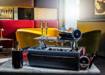 Rolls-Royce ra mắt bộ phụ kiện cao cấp Rương sâm-panh 9