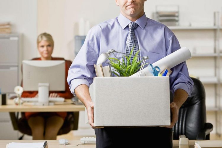 Phải làm gì khi bạn bị công ty cho nghỉ việc? - 1