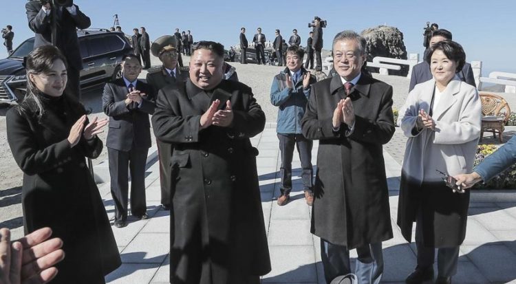 Gặp gỡ lịch sử trên núi Paektu cạnh hồ Thiên Trì - 2