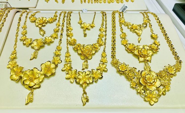 Giá vàng hôm nay 6/6: Tăng không ngừng, lên đỉnh mới
