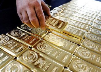 Giá vàng miếng sụt sau khi đạt cao nhất hơn 2 năm