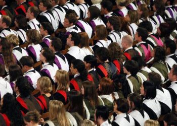 Tại Anh, lương sinh viên tốt nghiệp chênh lệnh lớn theo từng trường