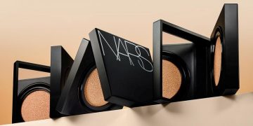 Lớp nền hoàn hảo từ Natural Radiant Longwear Cushion Foundation SPF 50 PA+++ 1