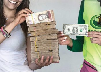 Venezuela phải đưa ra giới thiệu đồng tiền bolivar mới có chủ quyền để đối phó với nạn lạm phát 1