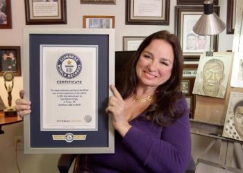 Nữ họa sĩ pháp y Lois Gibson giúp cảnh sát phá án thành công nhất thế giới 2