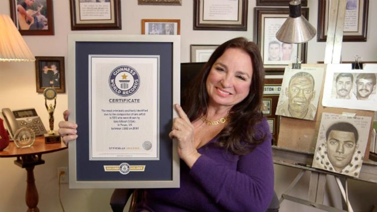 Nữ họa sĩ pháp y Lois Gibson giúp cảnh sát phá án thành công nhất thế giới 2