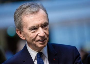 Ông trùm thời trang Bernard Arnault gia nhập câu lạc bộ tài sản 100 tỉ USD