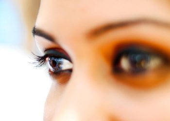 Tại sao chúng ta chớp mắt?