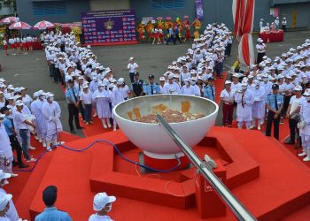 Tô phở bò ăn liền lớn nhất thế giới - 3