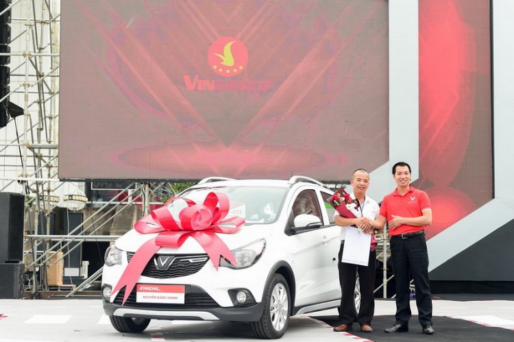 Vinfast tổ chức lễ bàn giao 650 xe Fadil đến những khách hàng đầu tiên