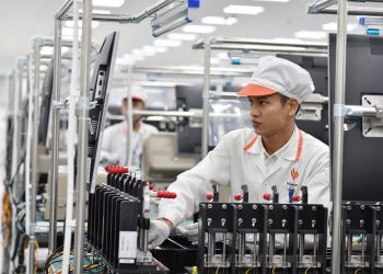 VinSmart hợp tác với Fujitsu và Qualcomm sản xuất điện thoại 5G “Made in Vietnam”