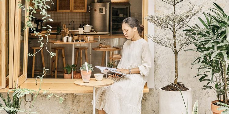 Tiệm bánh có không gian mộc mạc nhưng đủ đầy 11